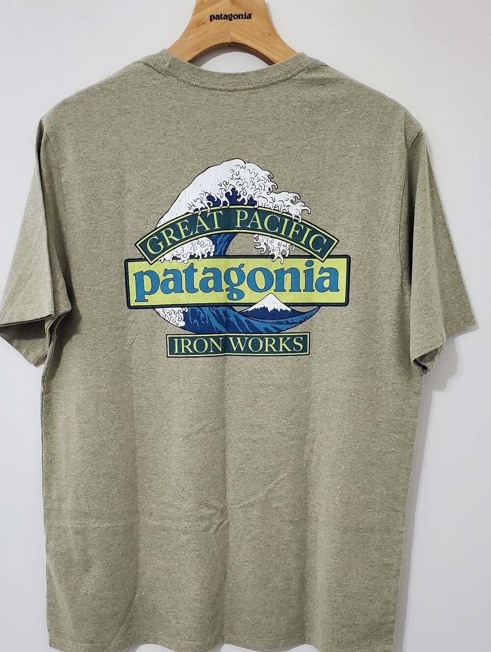 Patagonia Great Waves Responsibili-Tee Mens Medium NEW